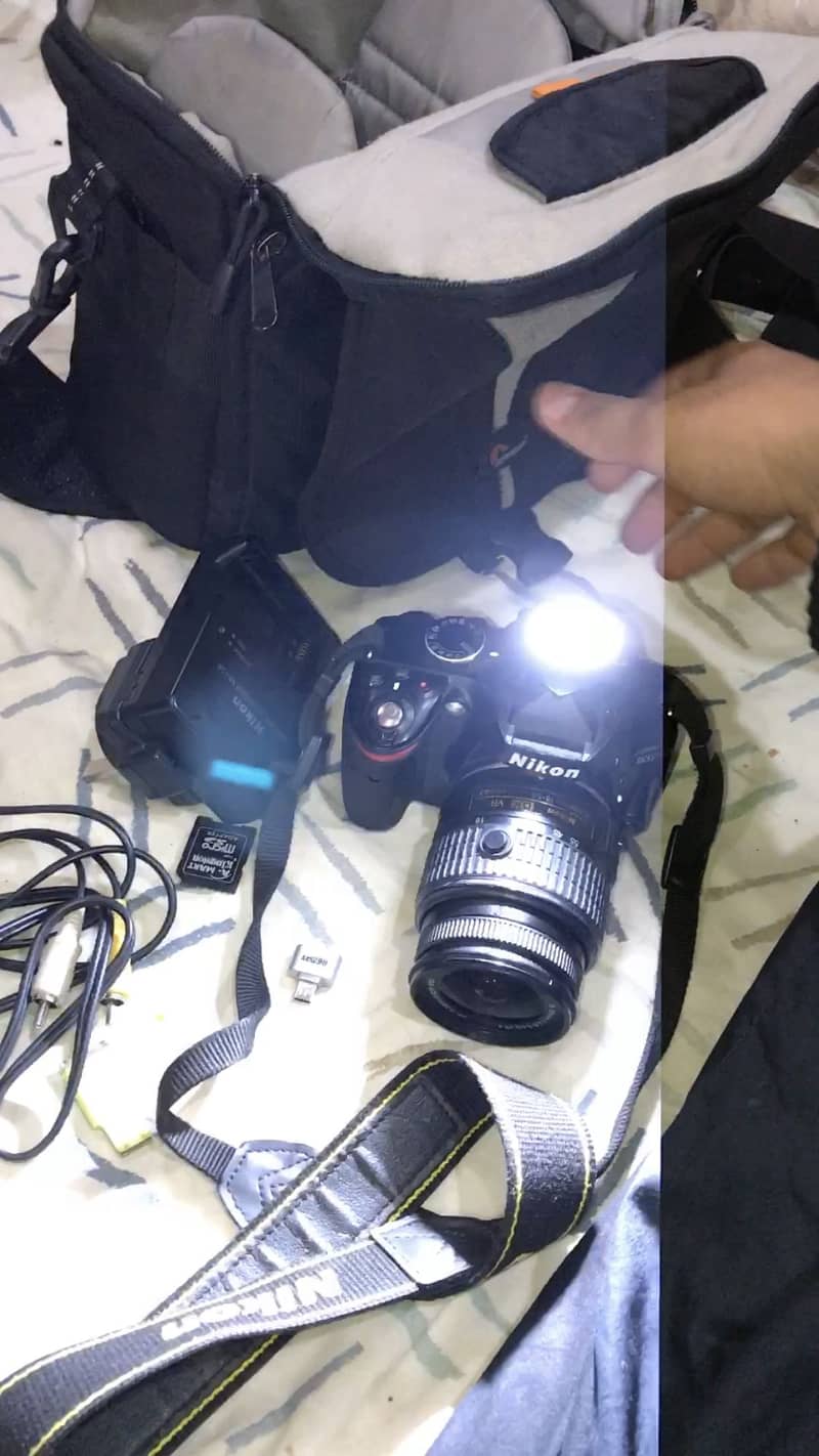 Nikon D3200 + complete camera box 6