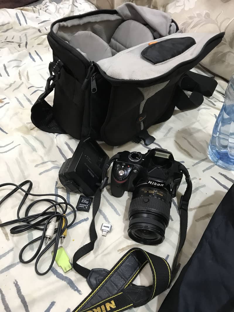 Nikon D3200 + complete camera box 7