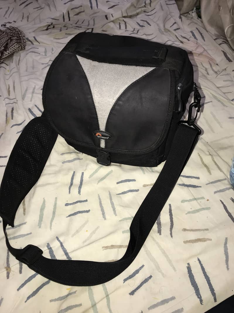 Nikon D3200 + complete camera box 8