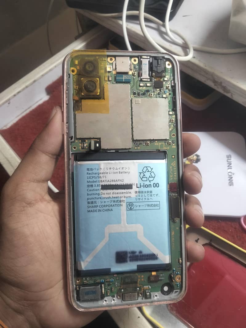 Sharp Aquos R2 0