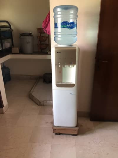 Gree water dispenser