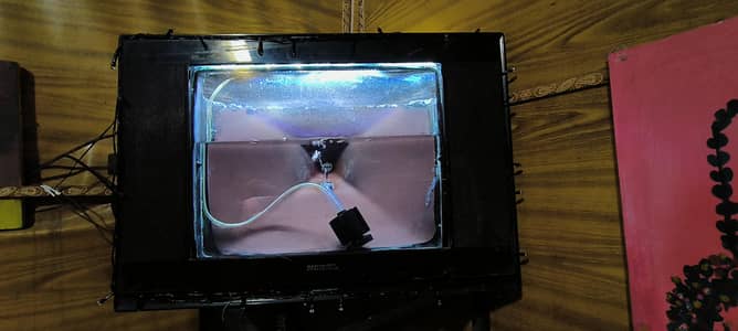 vintage TV aquarium with speakers light