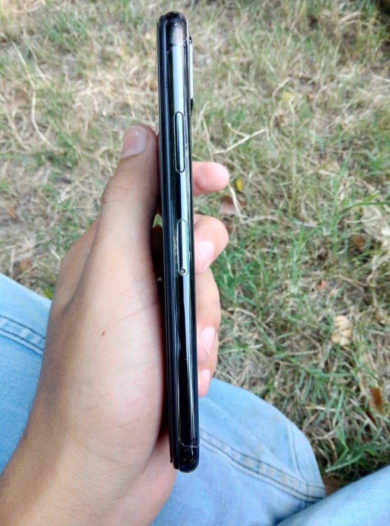 Apple iPhone X 3