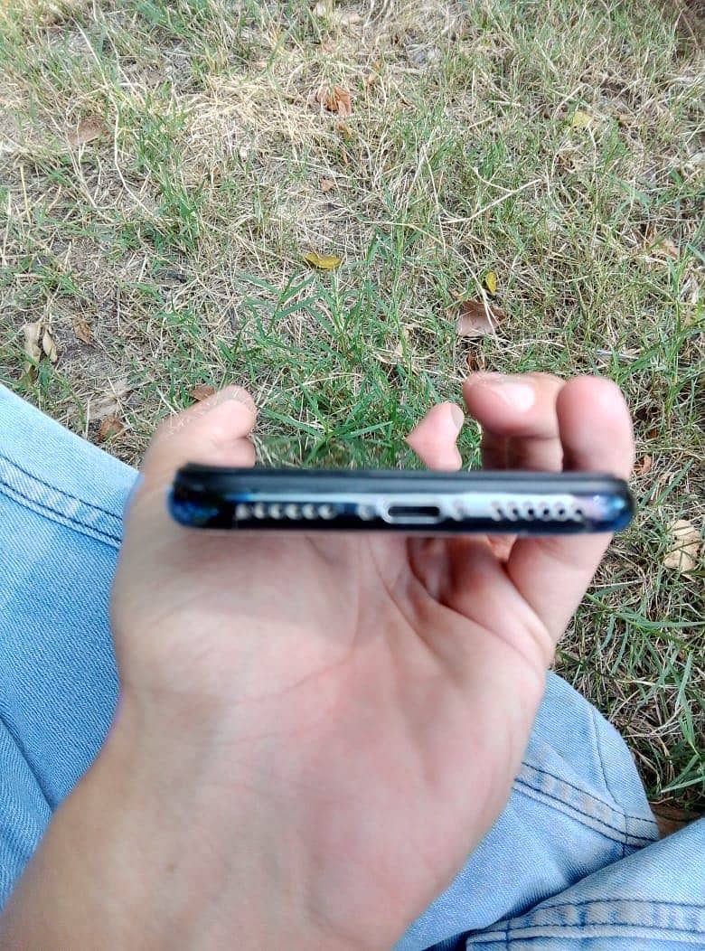 Apple iPhone X 4