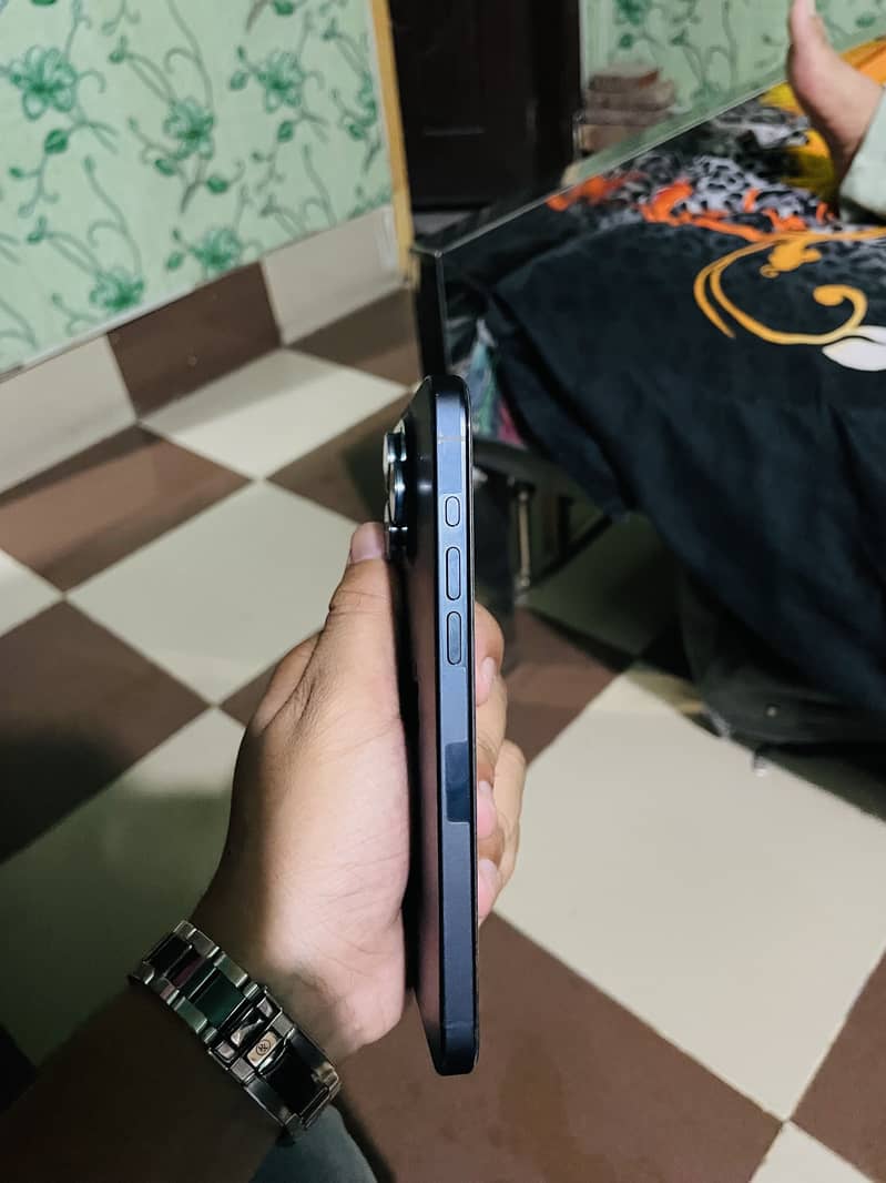 Apple iPhone 15 Pro Max 1