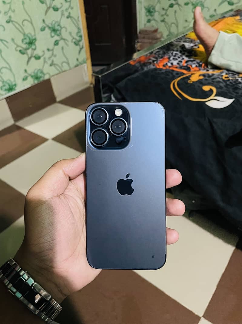 Apple iPhone 15 Pro Max 3