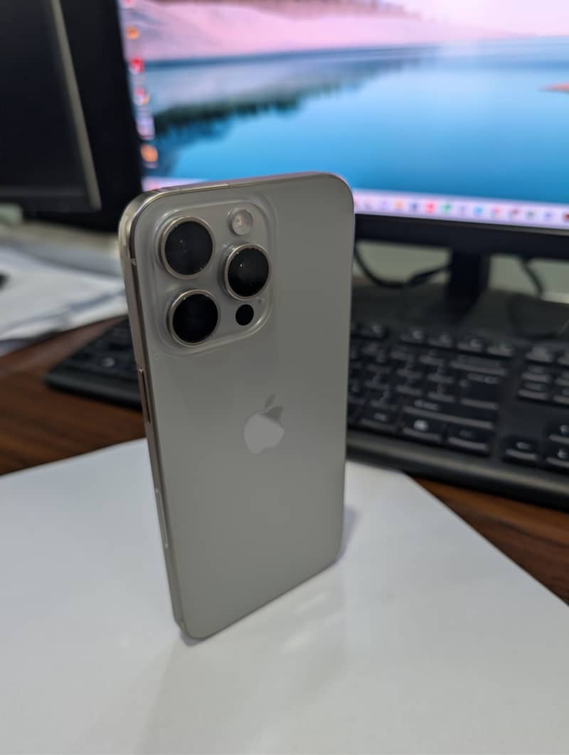 Apple iPhone 15 Pro Max 2