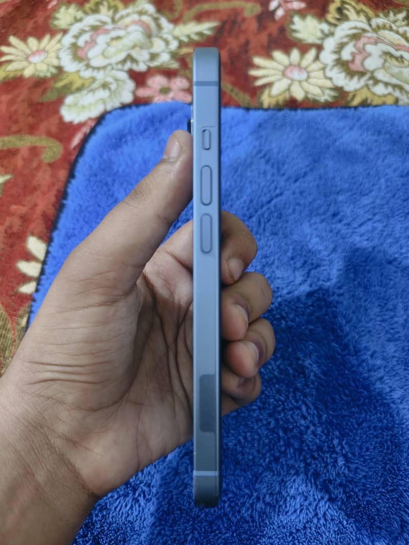 Apple iPhone 14 4