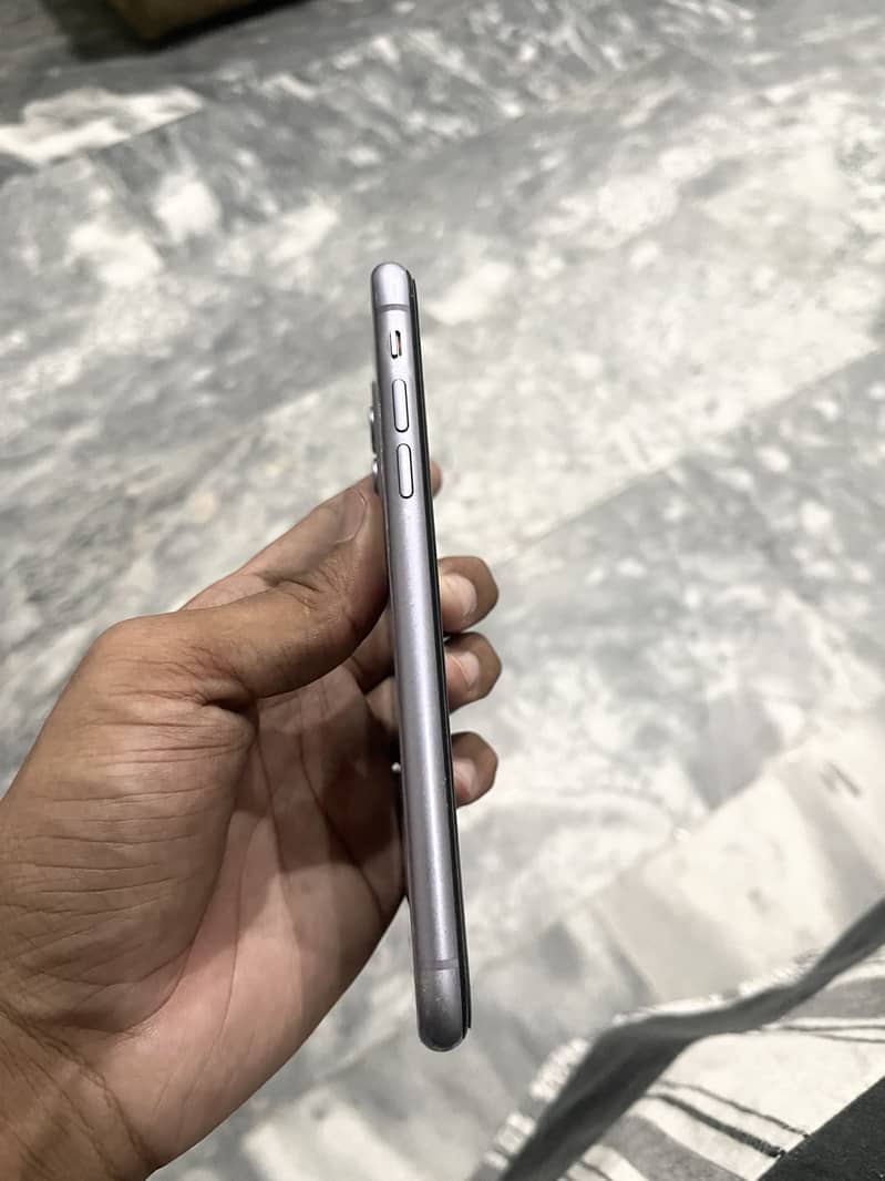 Apple iPhone 11 0