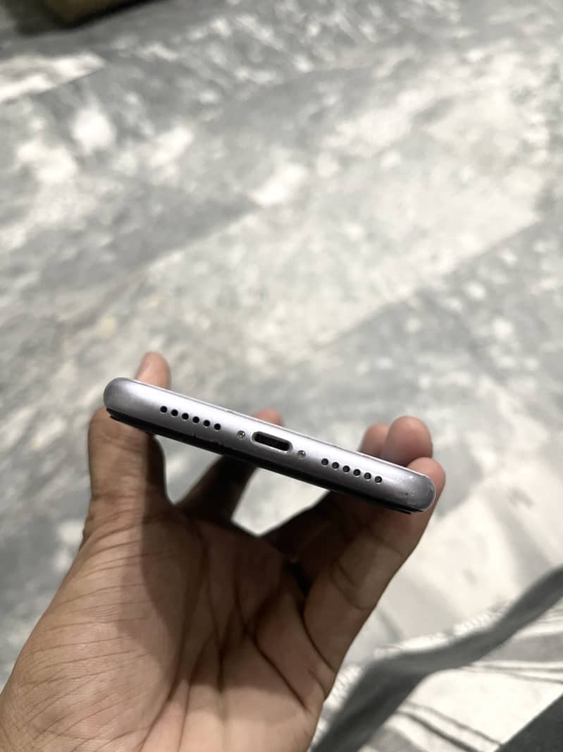 Apple iPhone 11 3