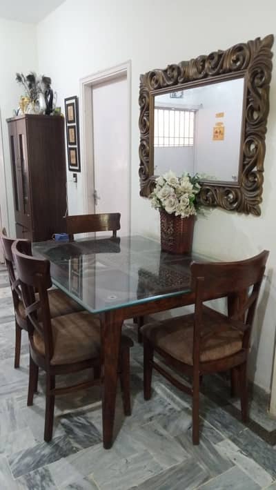 Dinning table and mirrors