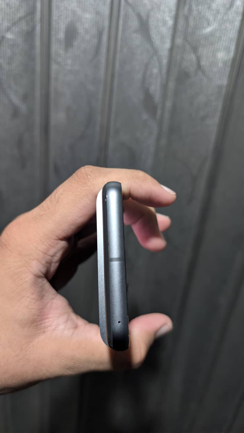 Google Pixel 8 4