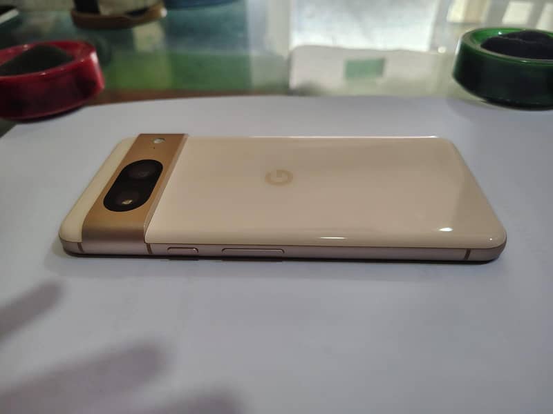 Google Pixel 8 4