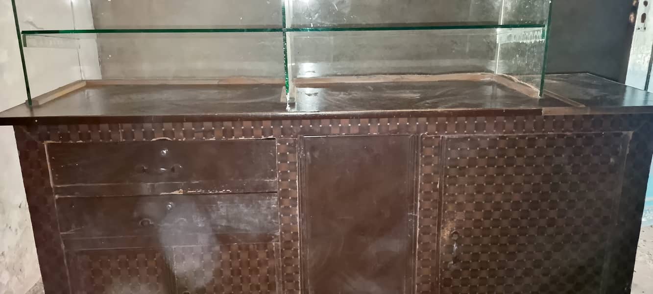 Shop table 0