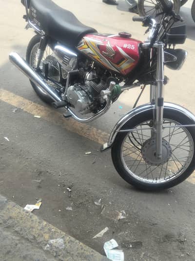 I am sale Cg Honda 125complete file first owner