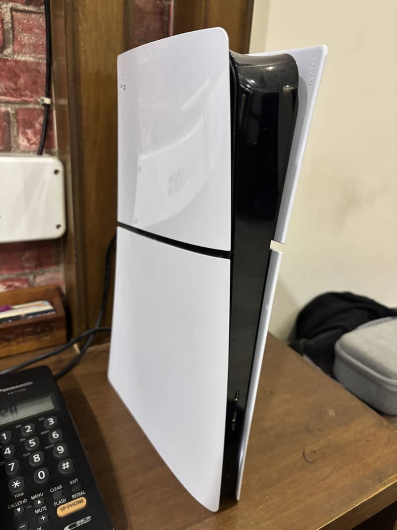 ps5 slim with box (like new) 2