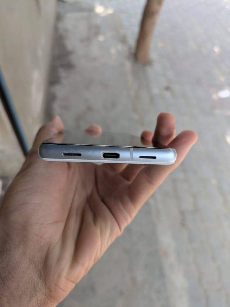 Google Pixel 7a 2