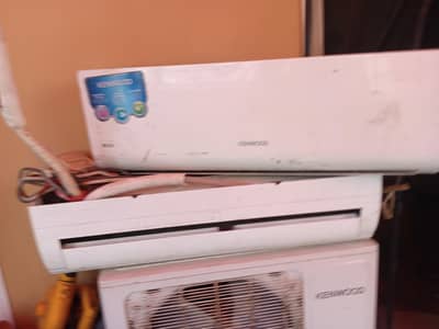 Two split ac Kenwood without Gass in good condition