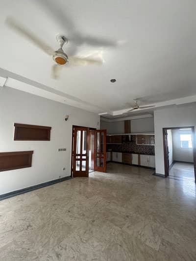 A BEAUTIFUL 5 MARLA UPPER PORTION FOR RENT