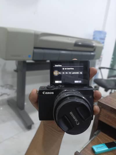 Canon M100