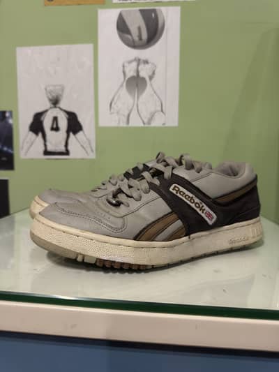 Reebok Pro Legacy Low basketball-style sneaker.