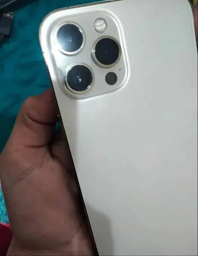 Apple iPhone 12 Pro Max 4