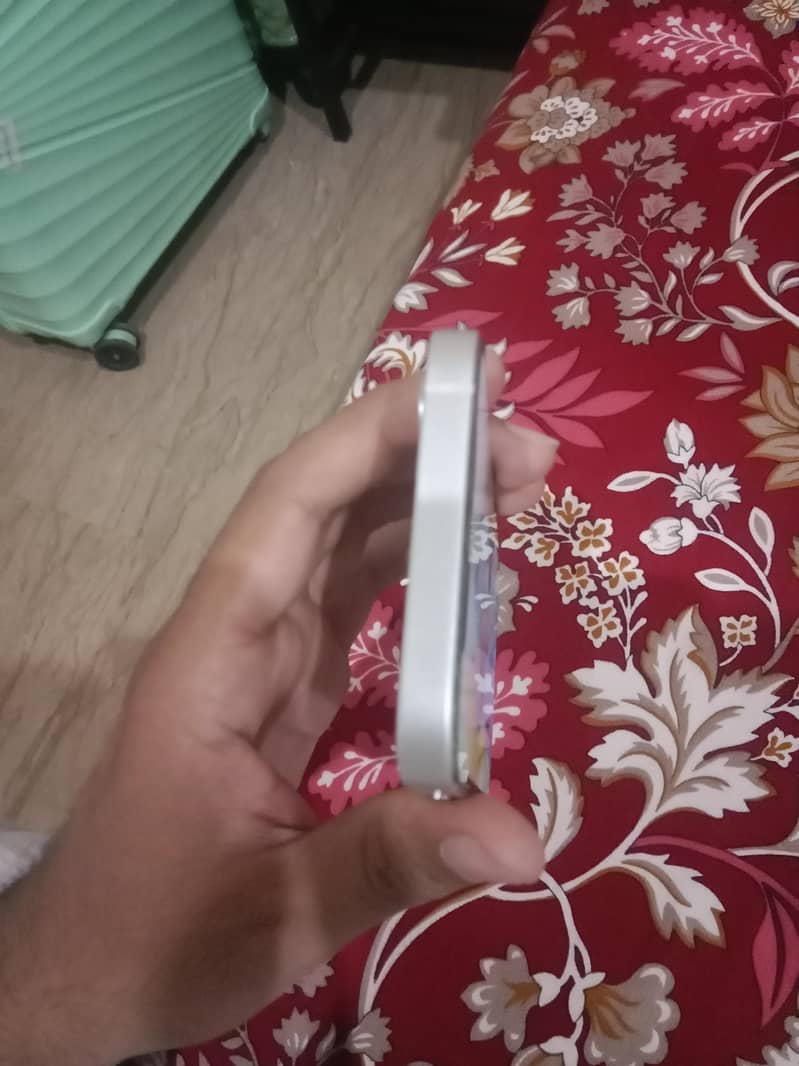 Apple iPhone 12 1