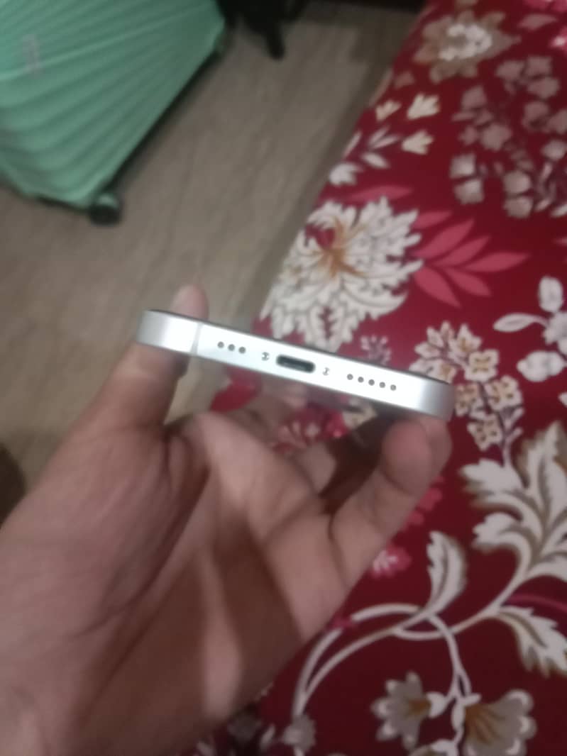 Apple iPhone 12 3