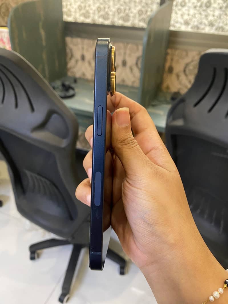Iphone 13 4