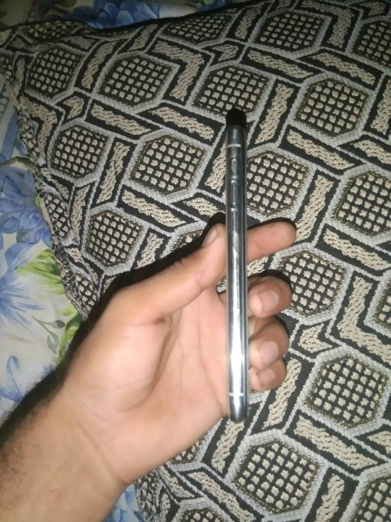 Apple iPhone 11 Pro 2