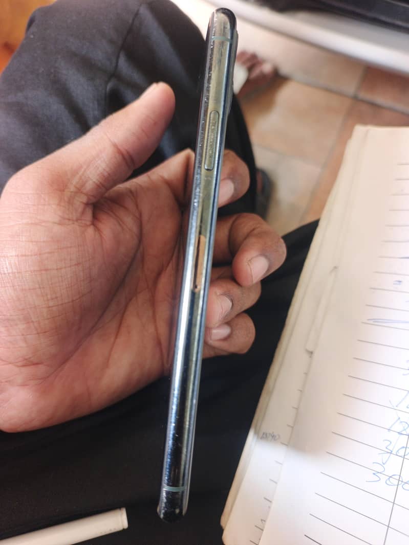 Apple iPhone 11 Pro Max 2