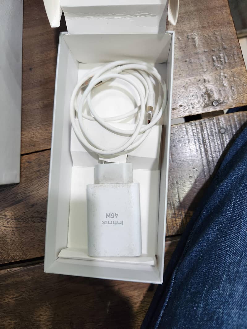 Infinix Zero 30 (8+8/256gb) with box and charger 5