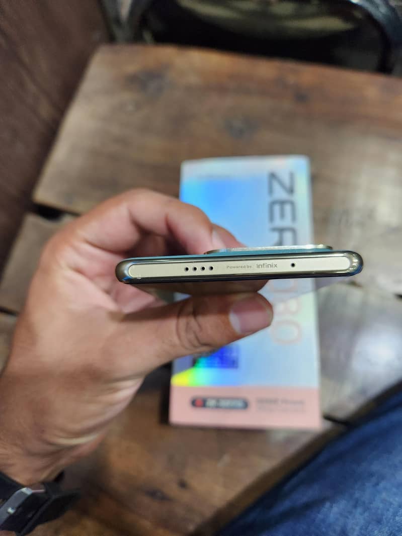 Infinix Zero 30 (8+8/256gb) with box and charger 9