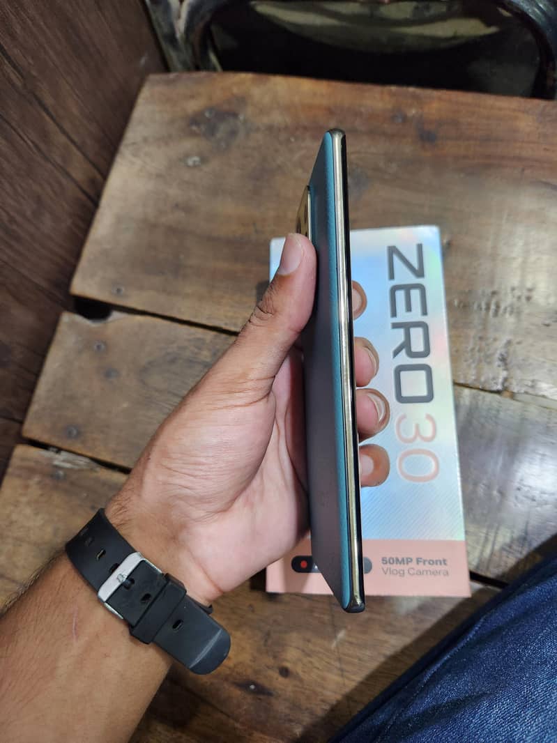 Infinix Zero 30 (8+8/256gb) with box and charger 12