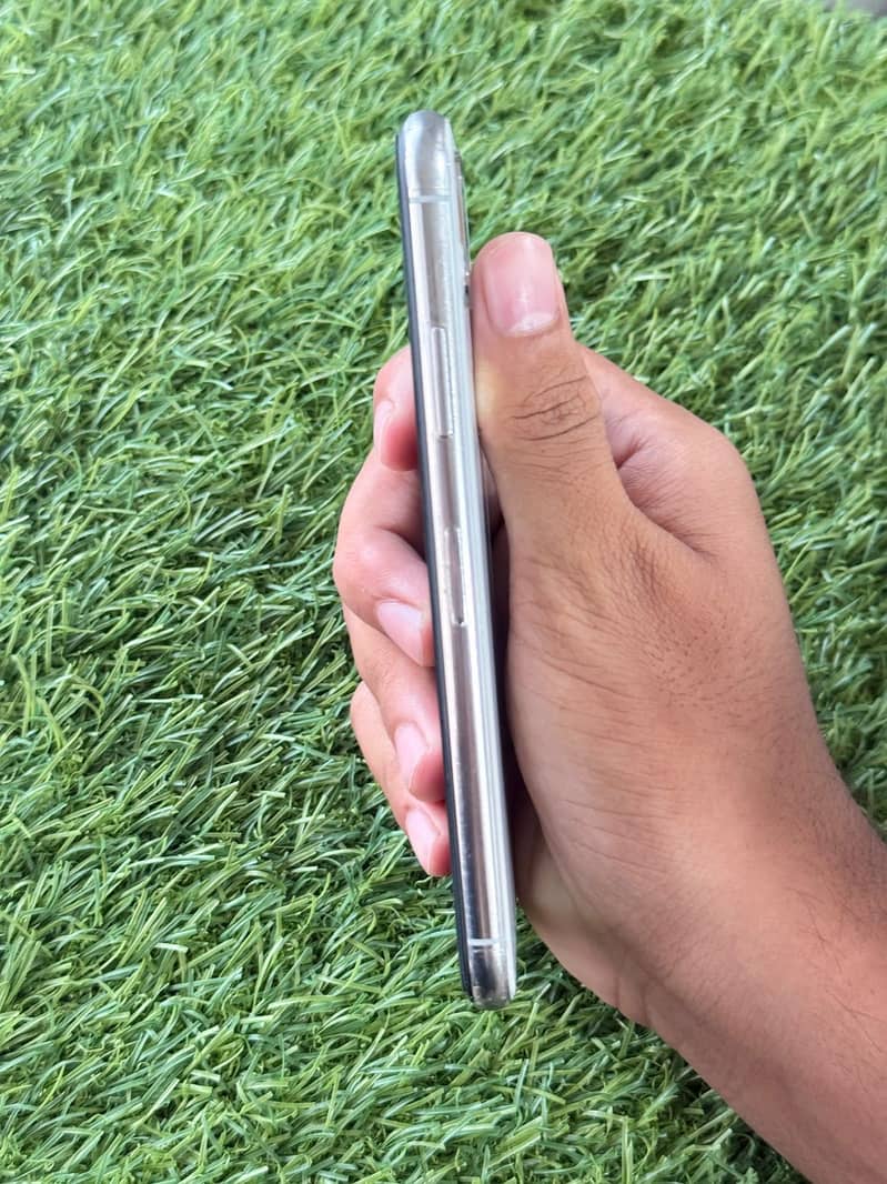 Apple iPhone X 3