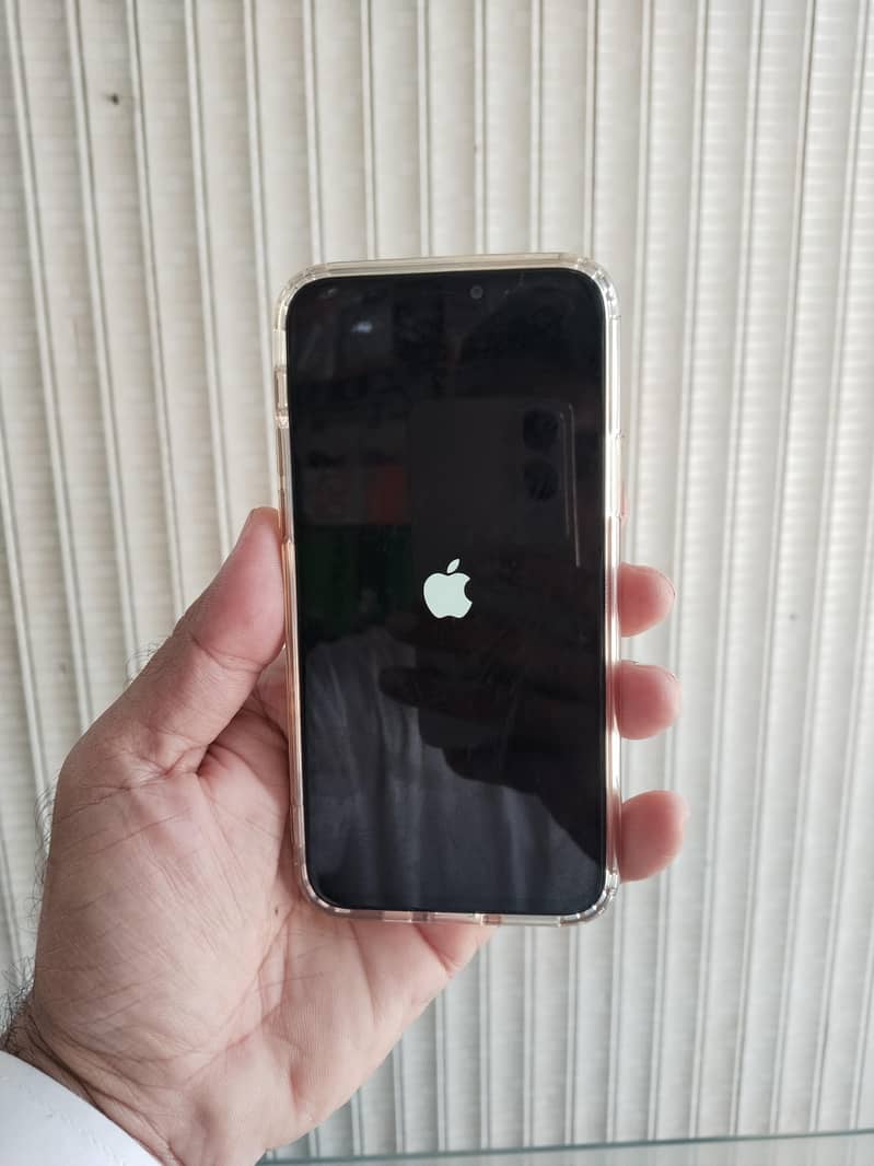 Apple iPhone 11 Pro 4
