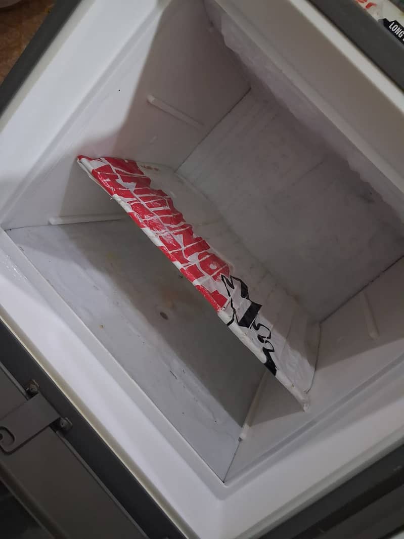 Dawlance Refrigrator medium size 0