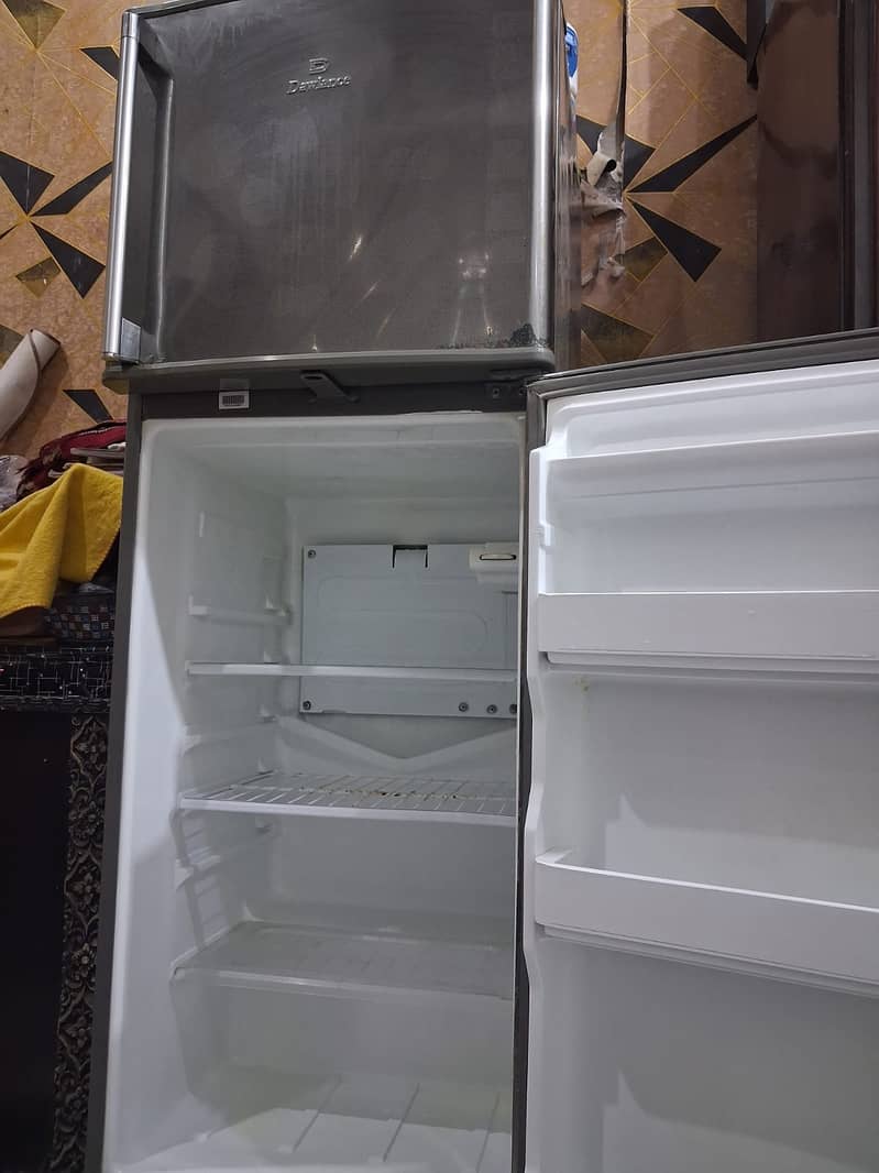 Dawlance Refrigrator medium size 3
