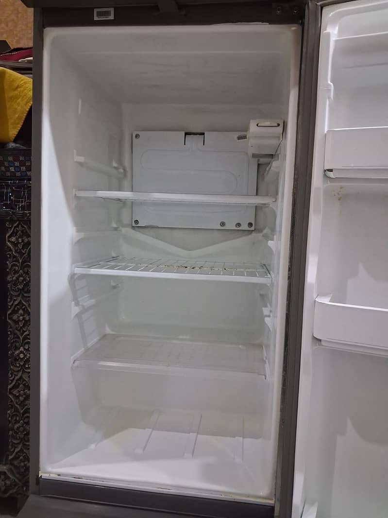 Dawlance Refrigrator medium size 4