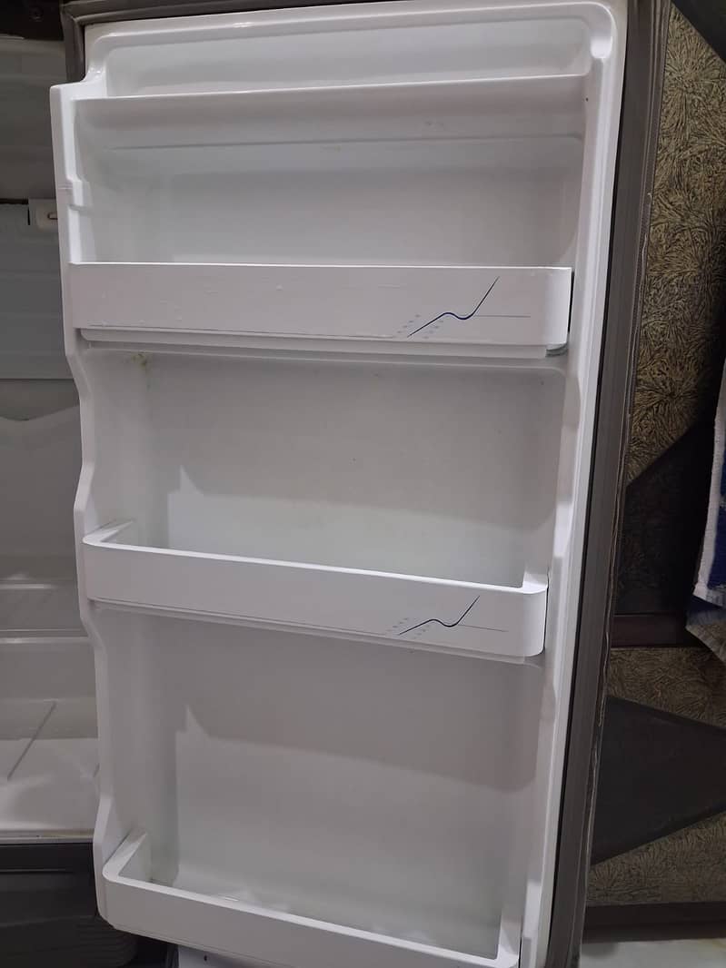 Dawlance Refrigrator medium size 5