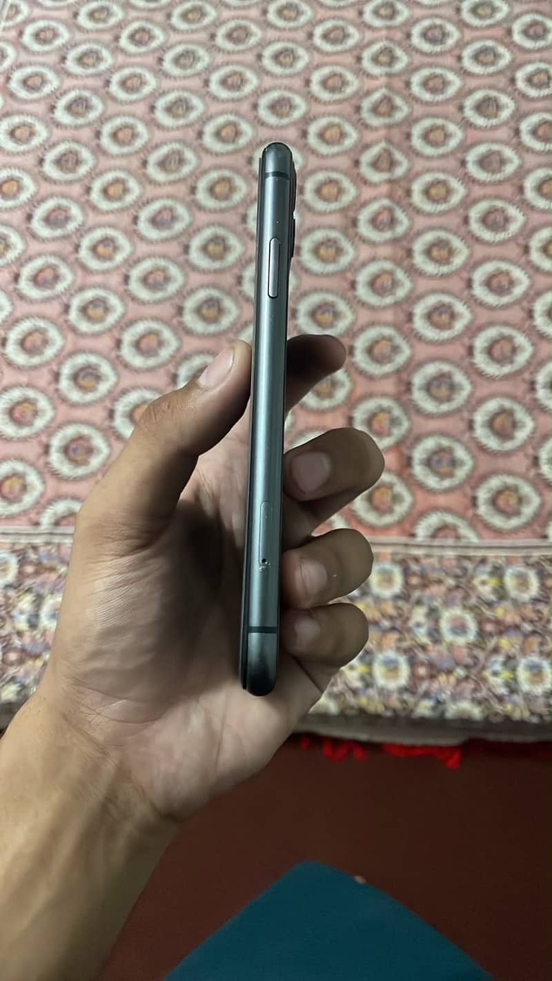 Apple iPhone 11 3