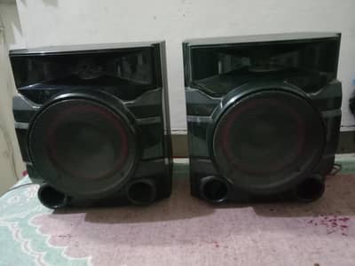 LG BLUETOOTH SPEAKERS PAIR MODEL : CMS4550F