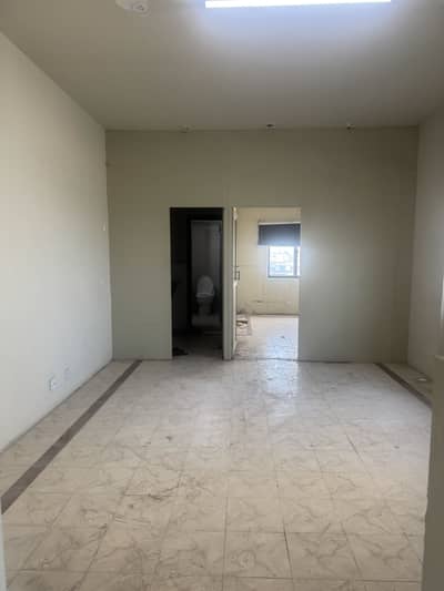 525 SQFT OFFICE FOR RENT MAIN BOULEVARD GULBERG.