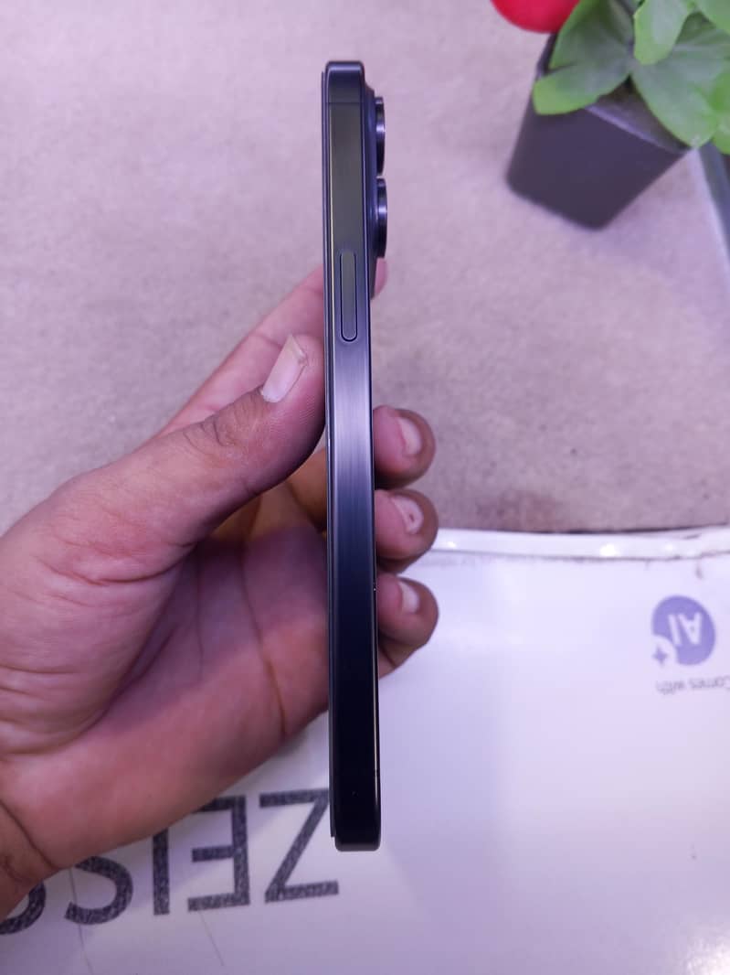 Apple iPhone 15 Pro Max 2