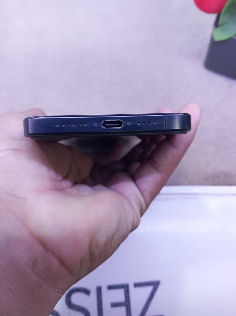 Apple iPhone 15 Pro Max 3