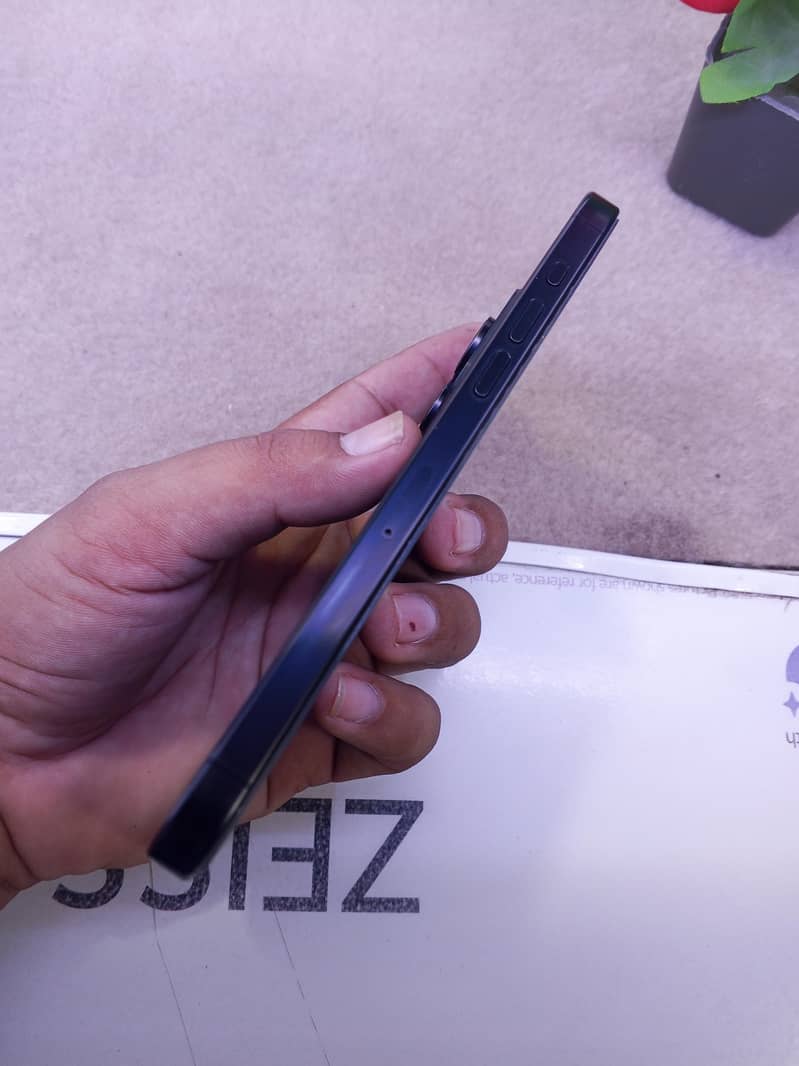 Apple iPhone 15 Pro Max 4