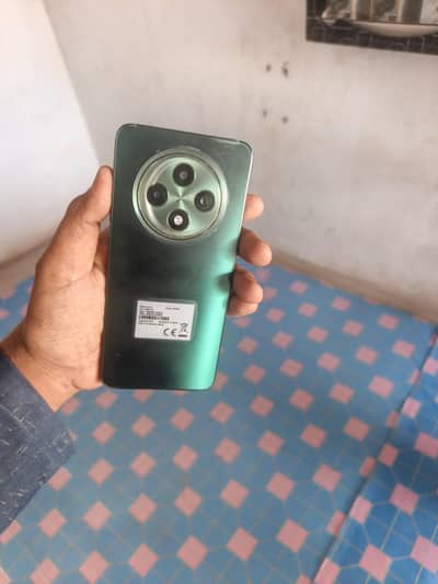 OPPO Reno12 F