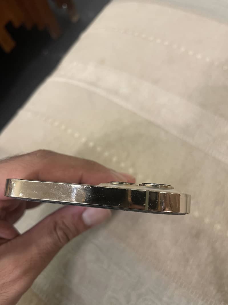 Apple iPhone 12 Pro Max 4