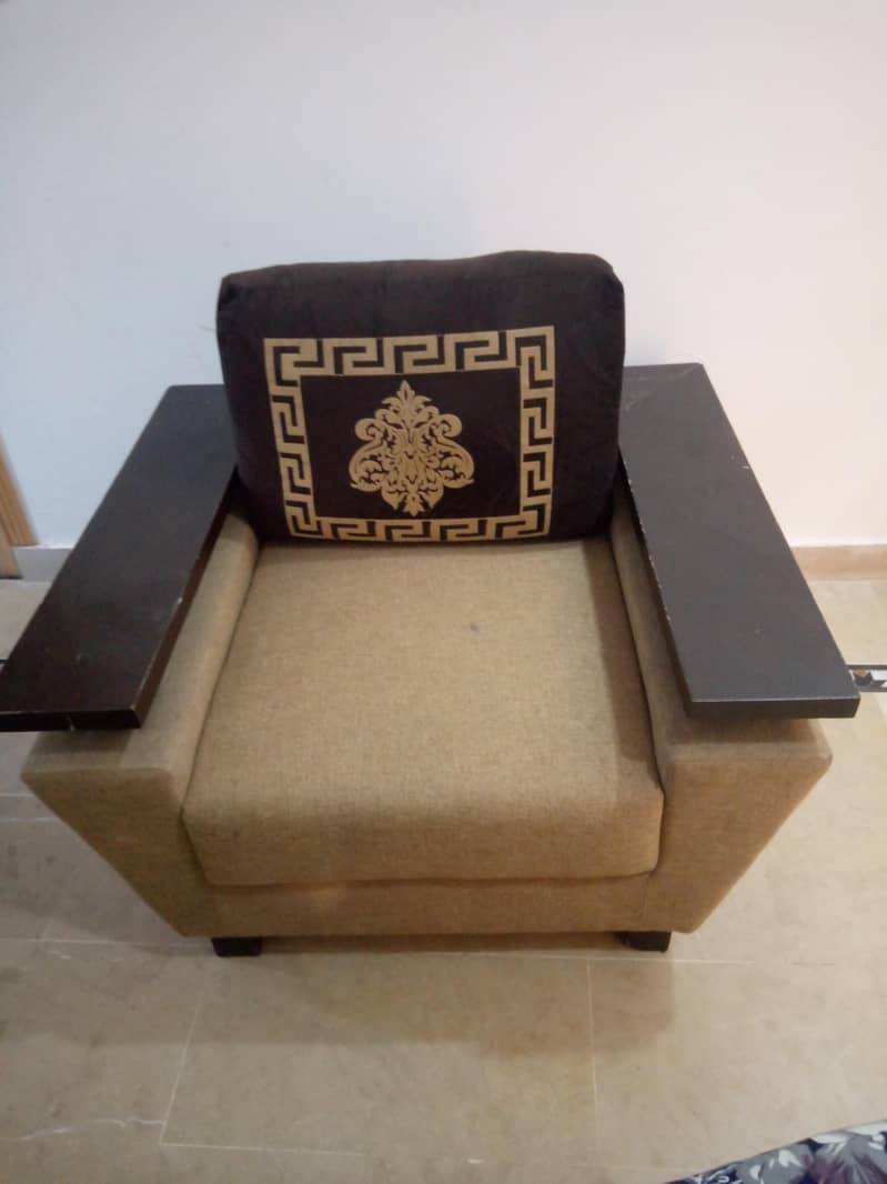 sofa set and table  sell num 03069168751 0