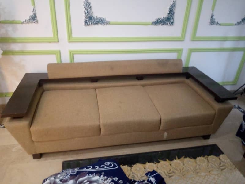 sofa set and table  sell num 03069168751 2